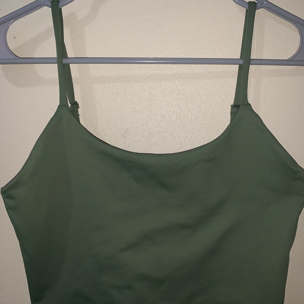 Reoria Olive Green Cropped Tank | Size Medium